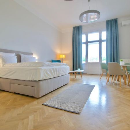 Europest Luxury Suites Budapest Bagian luar foto
