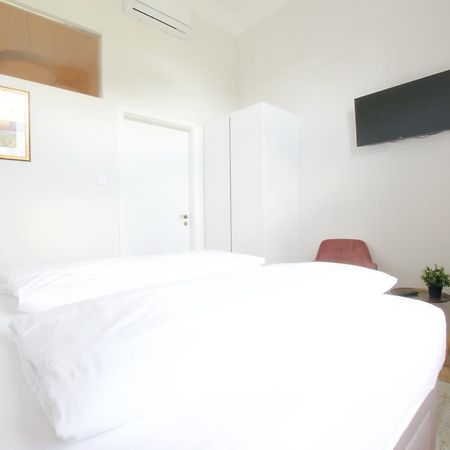 Europest Luxury Suites Budapest Bagian luar foto