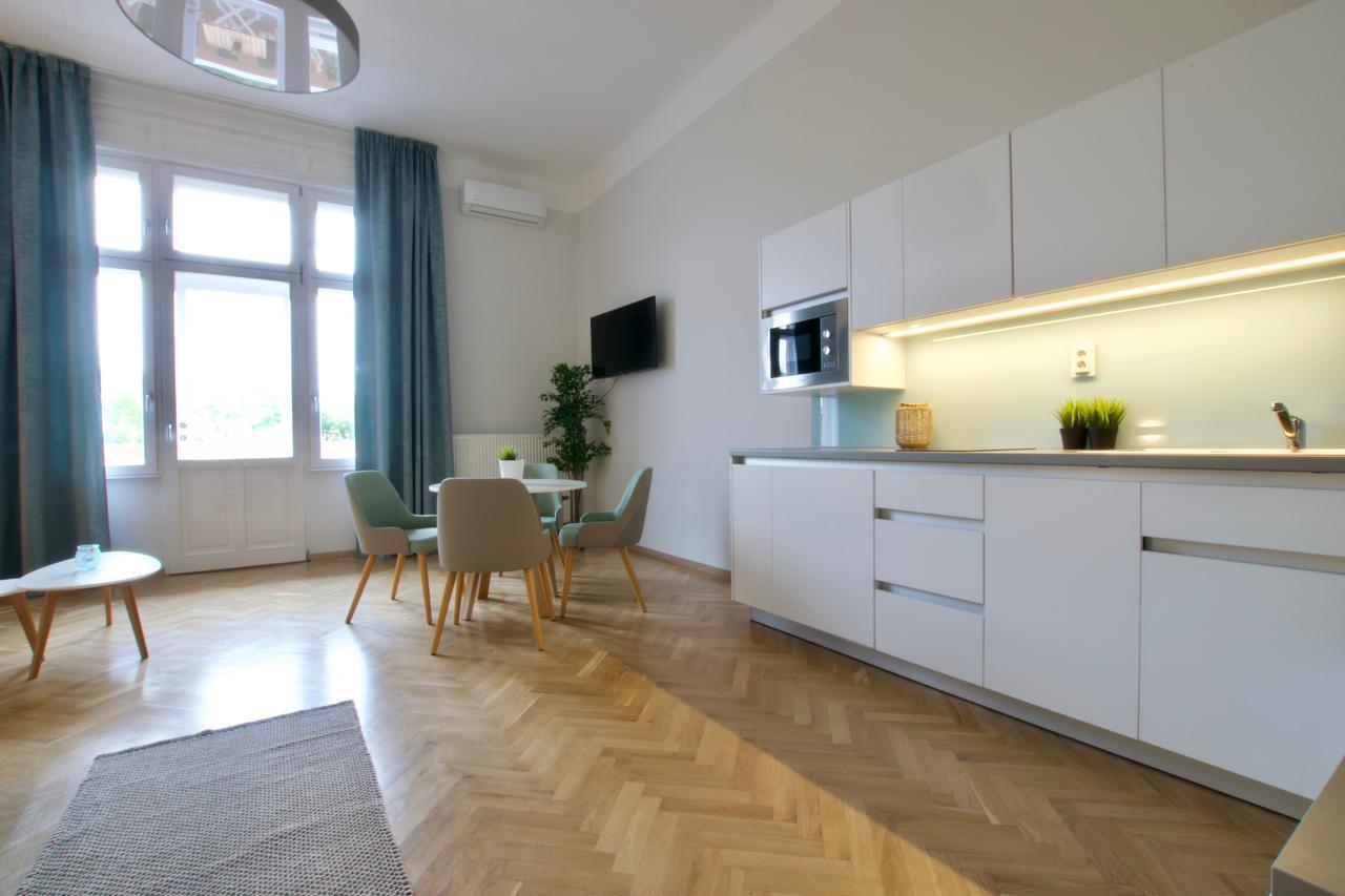 Europest Luxury Suites Budapest Bagian luar foto