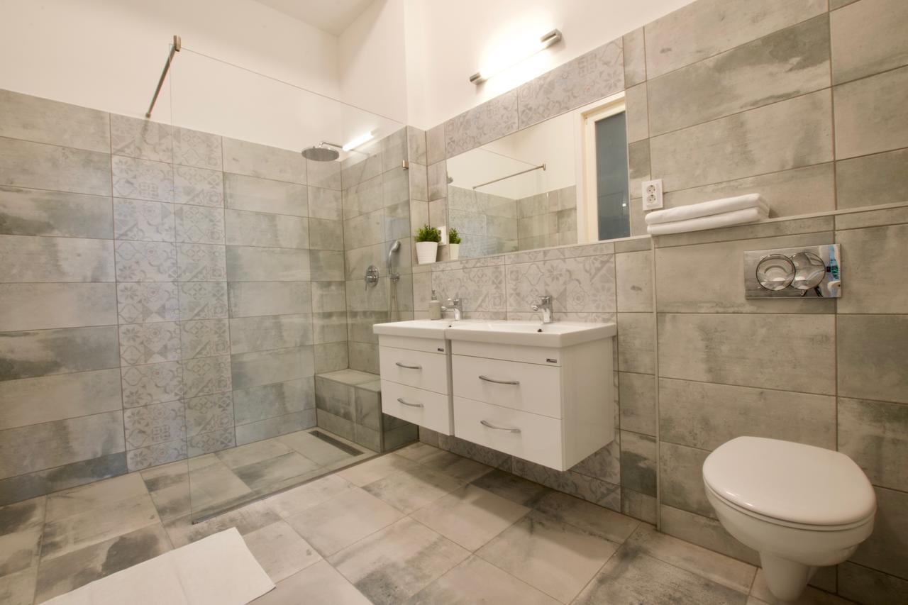 Europest Luxury Suites Budapest Bagian luar foto