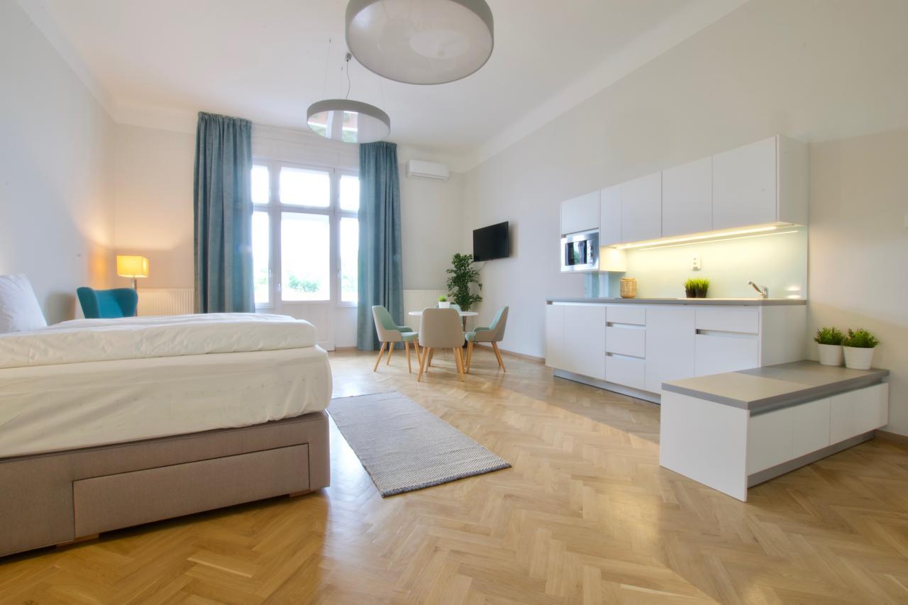 Europest Luxury Suites Budapest Bagian luar foto