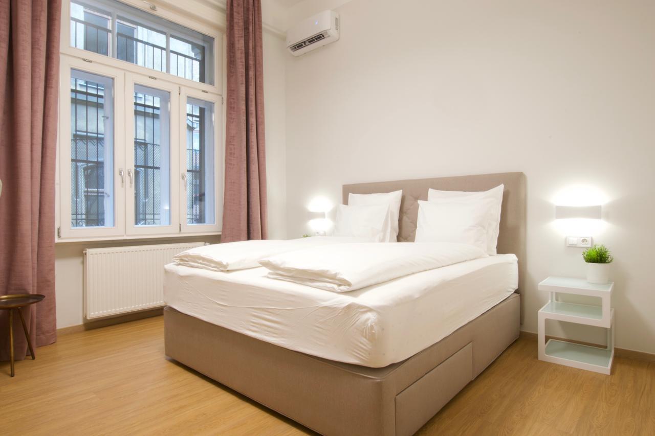 Europest Luxury Suites Budapest Bagian luar foto