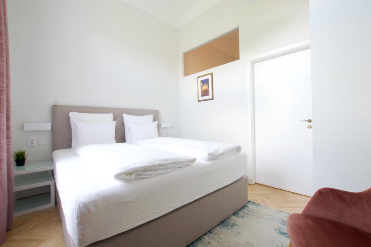 Europest Luxury Suites Budapest Bagian luar foto