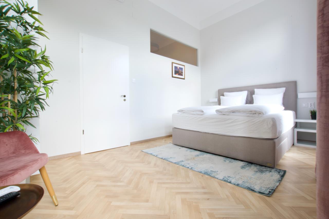 Europest Luxury Suites Budapest Bagian luar foto