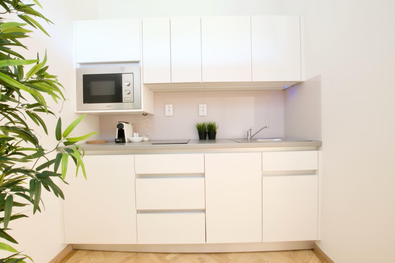 Europest Luxury Suites Budapest Bagian luar foto