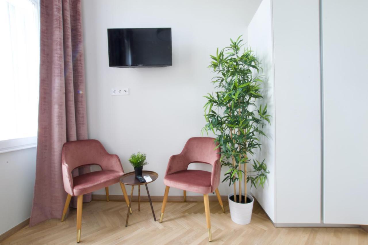 Europest Luxury Suites Budapest Bagian luar foto