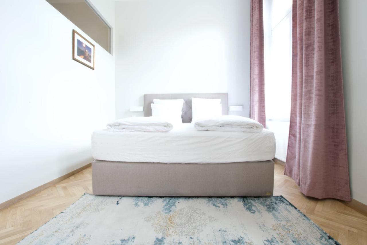 Europest Luxury Suites Budapest Bagian luar foto