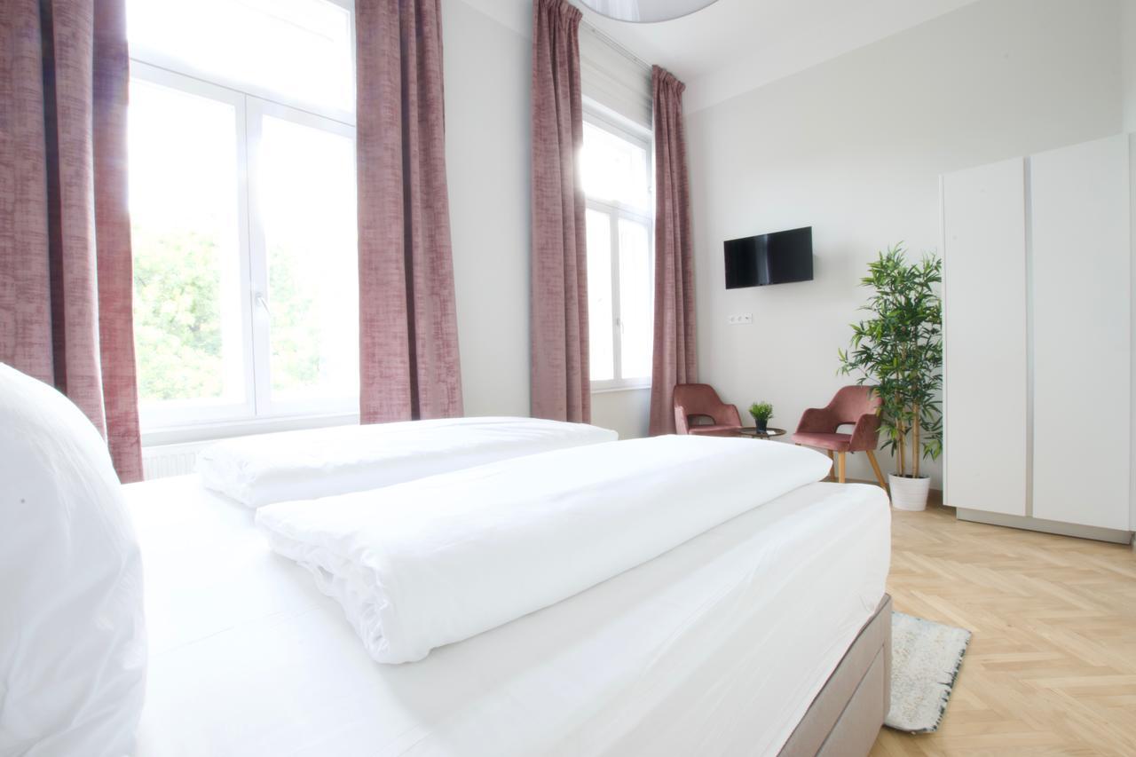 Europest Luxury Suites Budapest Bagian luar foto