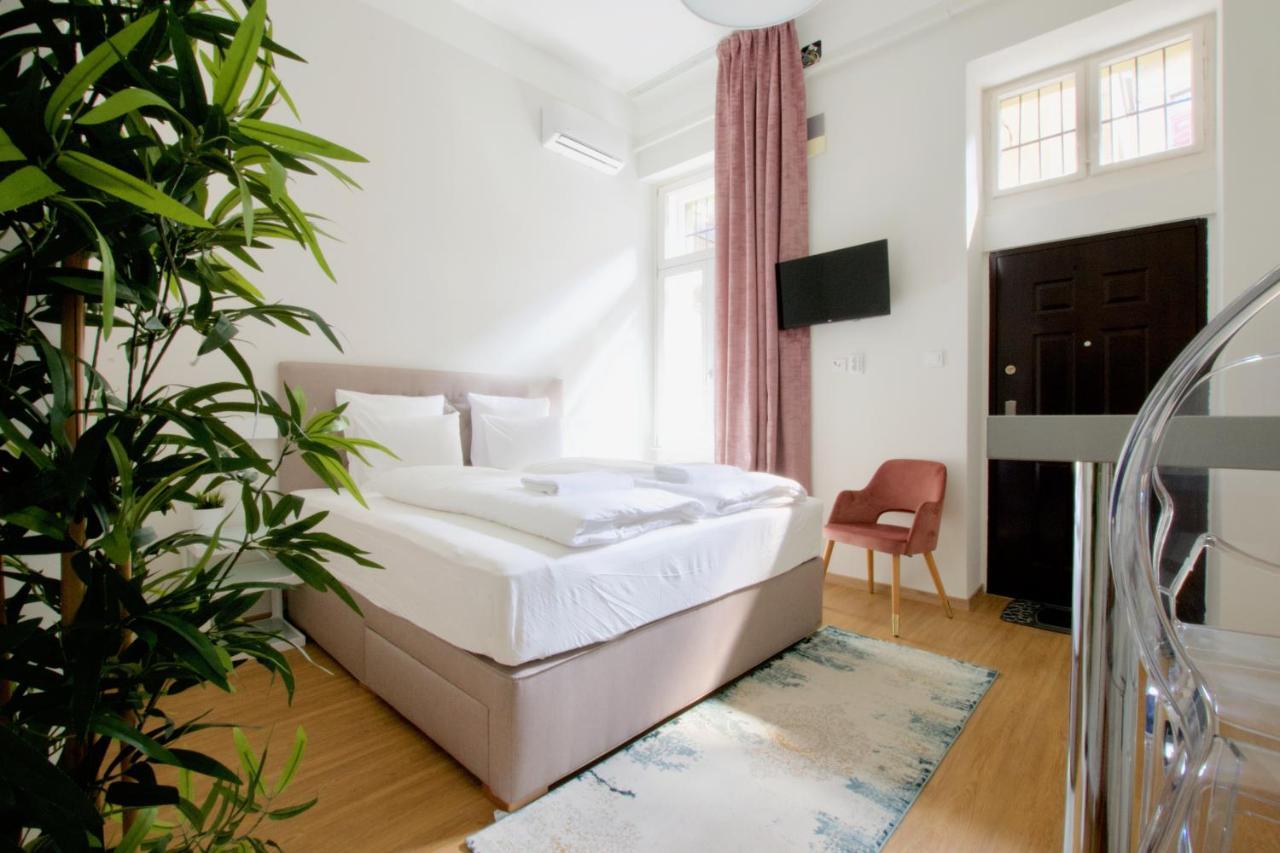 Europest Luxury Suites Budapest Bagian luar foto