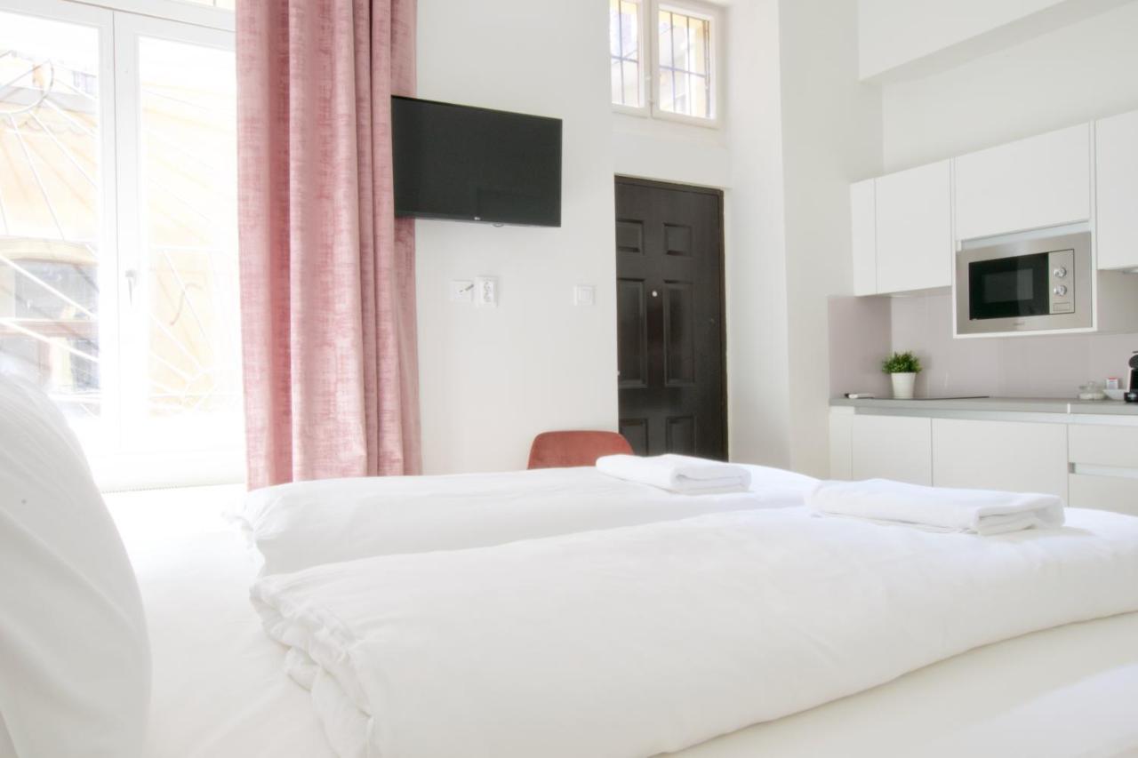 Europest Luxury Suites Budapest Bagian luar foto
