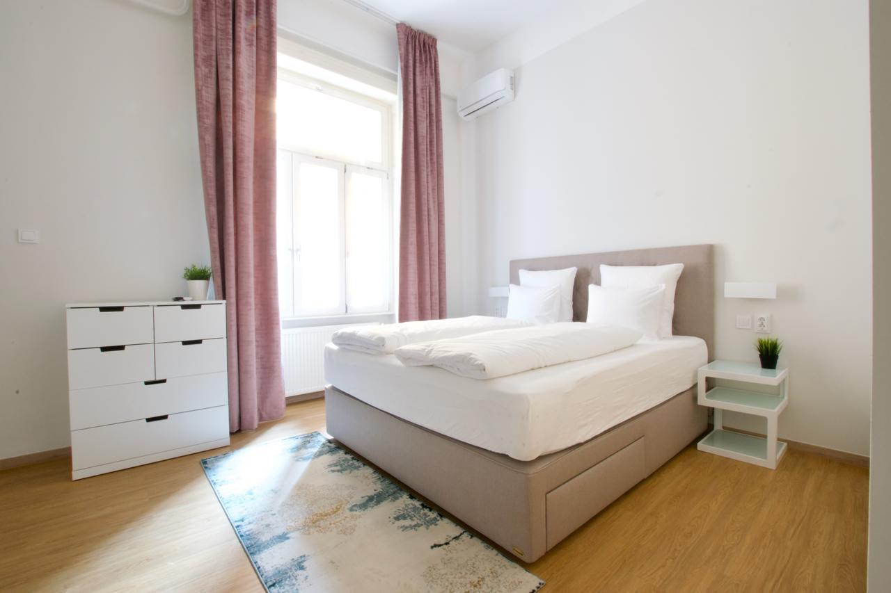 Europest Luxury Suites Budapest Bagian luar foto
