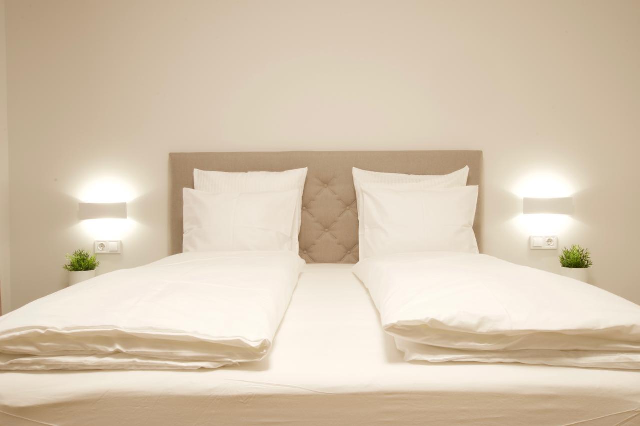 Europest Luxury Suites Budapest Bagian luar foto