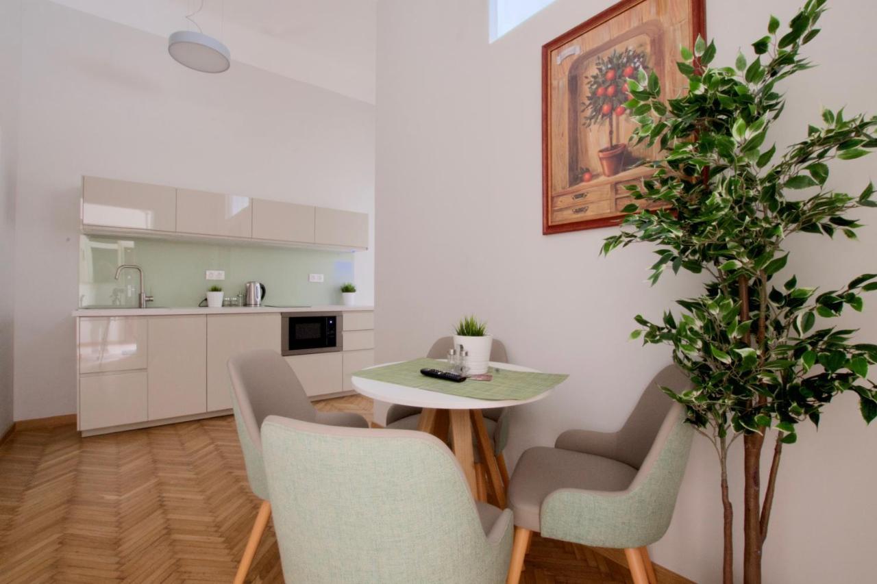 Europest Luxury Suites Budapest Bagian luar foto